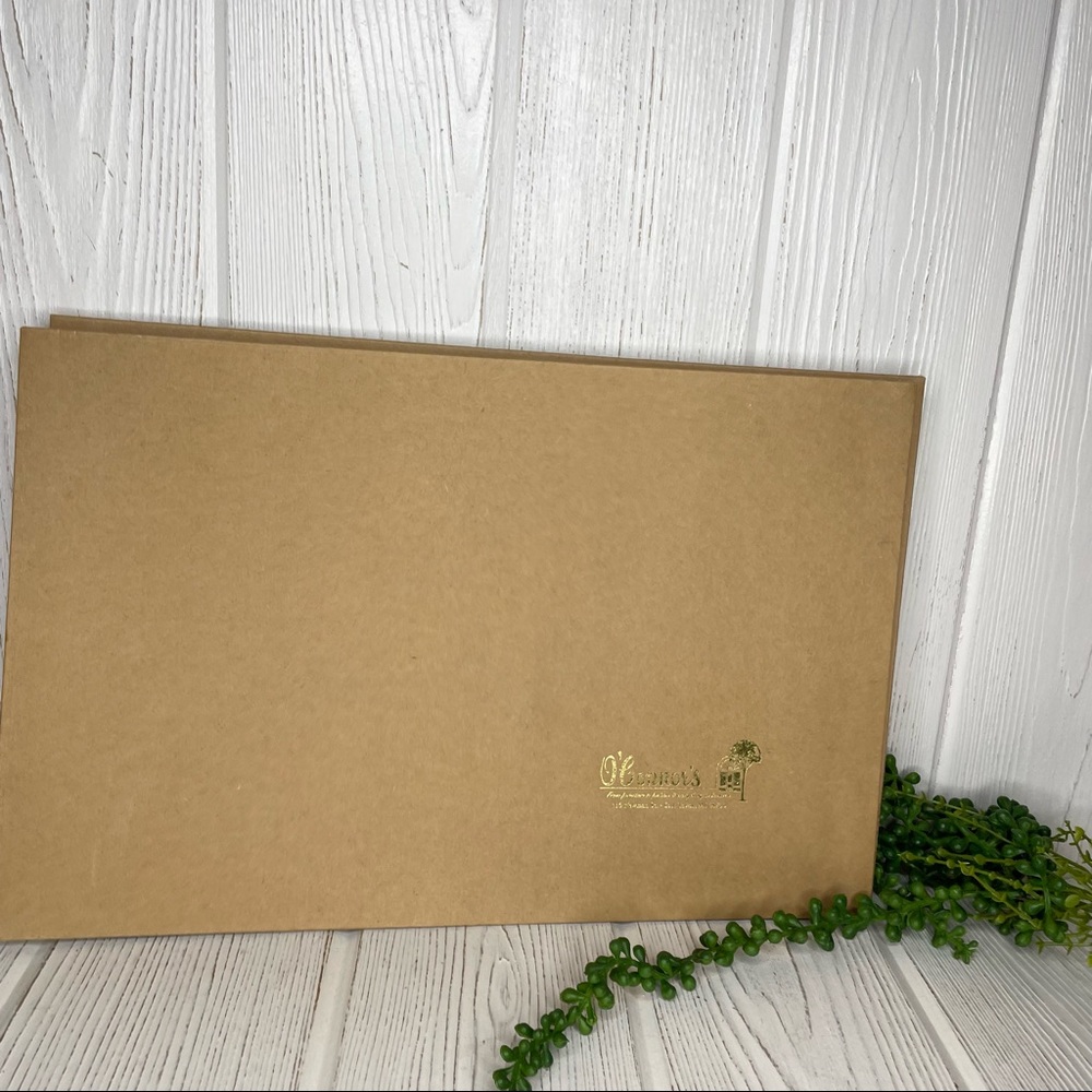 O’Connors Store Gift Box East Tawas Michigan Never Used 16.75” x 11” Gold